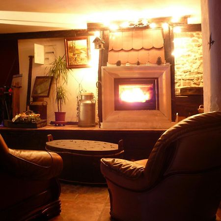 Chambres D'Hotes Les Hirondelles Gaubiving Exteriör bild