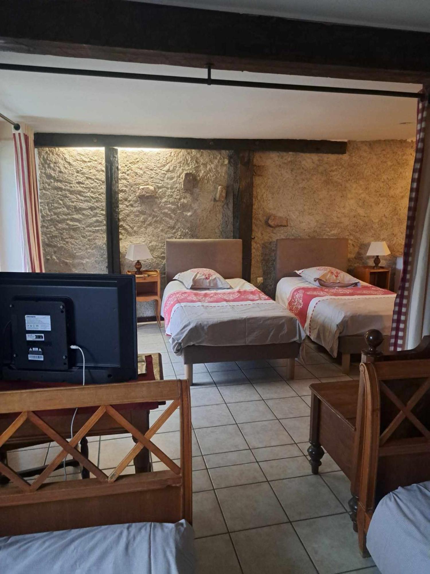 Chambres D'Hotes Les Hirondelles Gaubiving Exteriör bild
