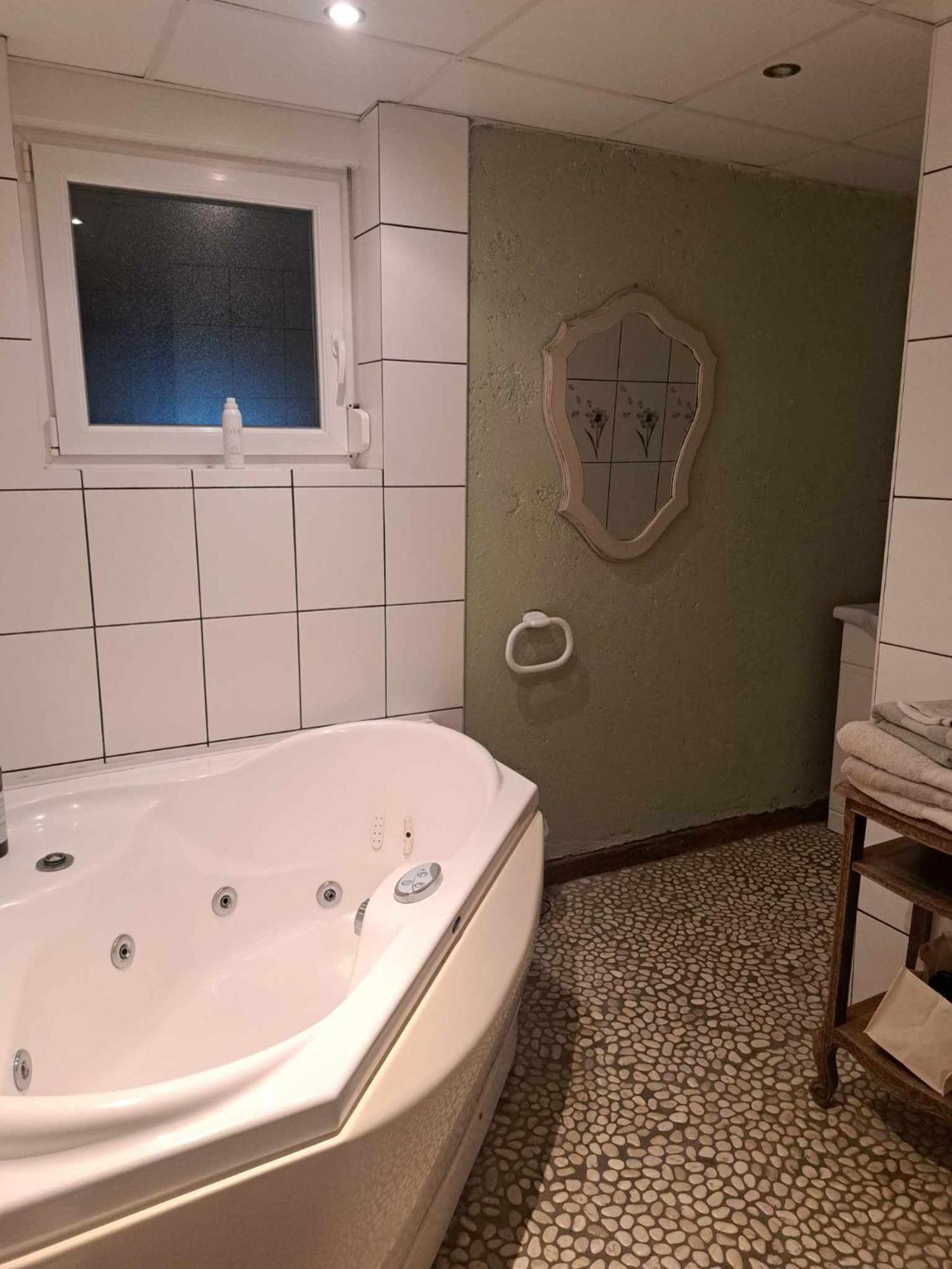Chambres D'Hotes Les Hirondelles Gaubiving Exteriör bild