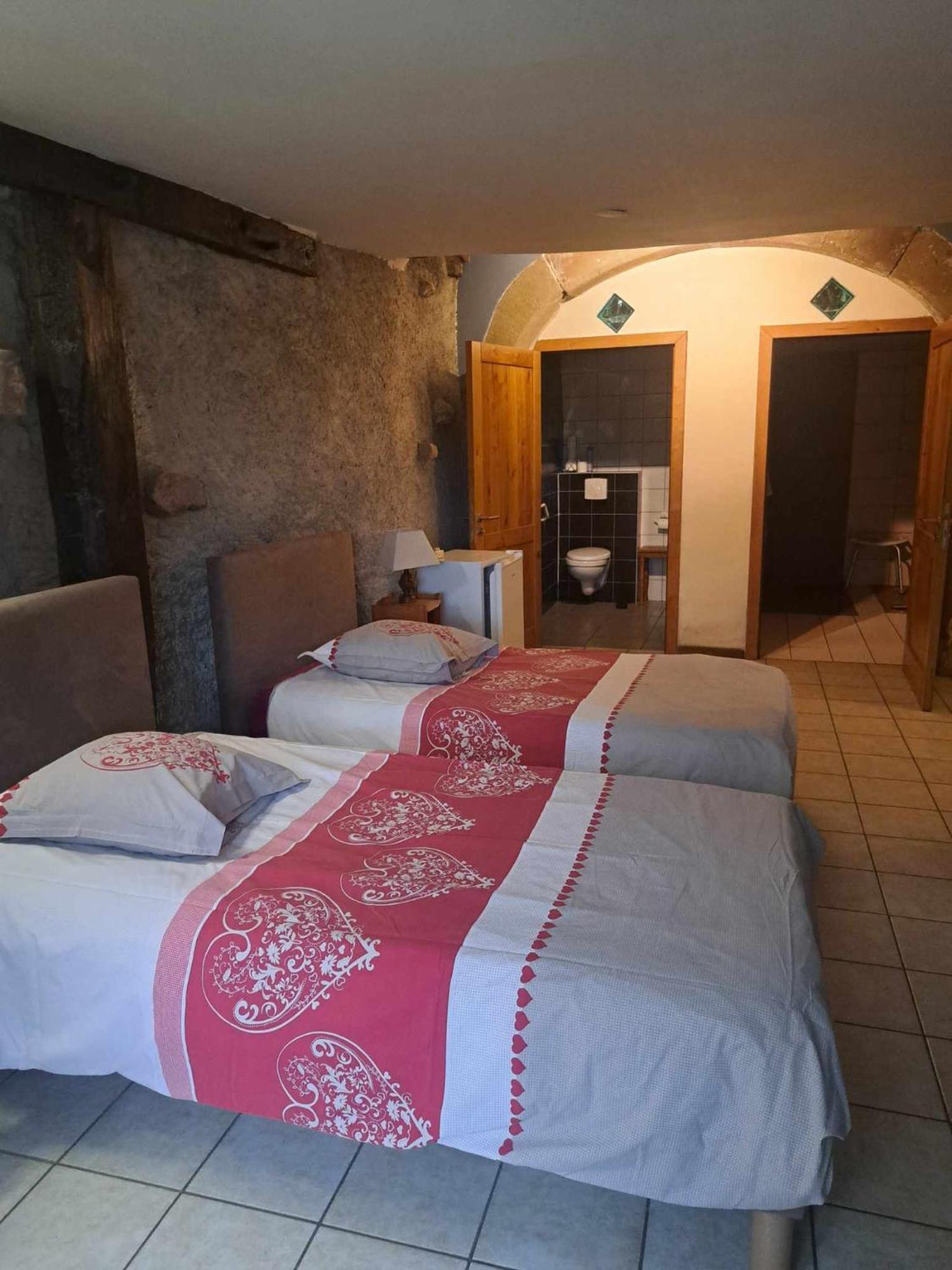 Chambres D'Hotes Les Hirondelles Gaubiving Exteriör bild